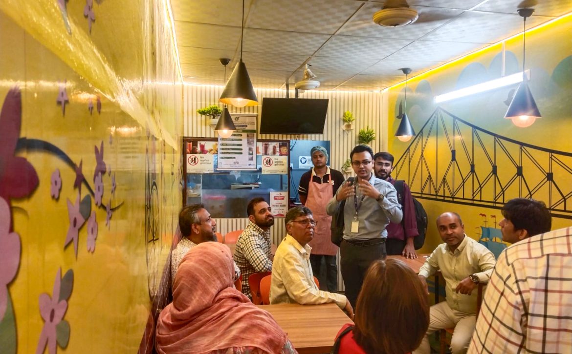 World Bank and PKSF delegation members visit a SMART-supported food business in Badda, Dhaka.