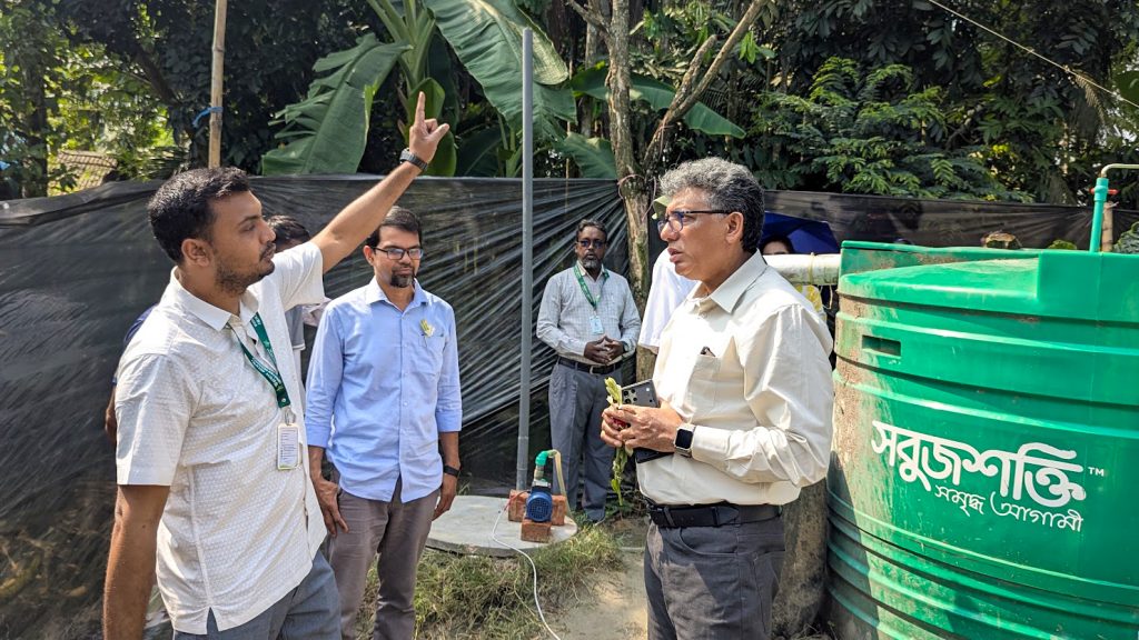 World Bank, PKSF, and SMART project representatives exchange views with entrepreneurs and stakeholders on sustainable dairy farming and environment-friendly construction materials.